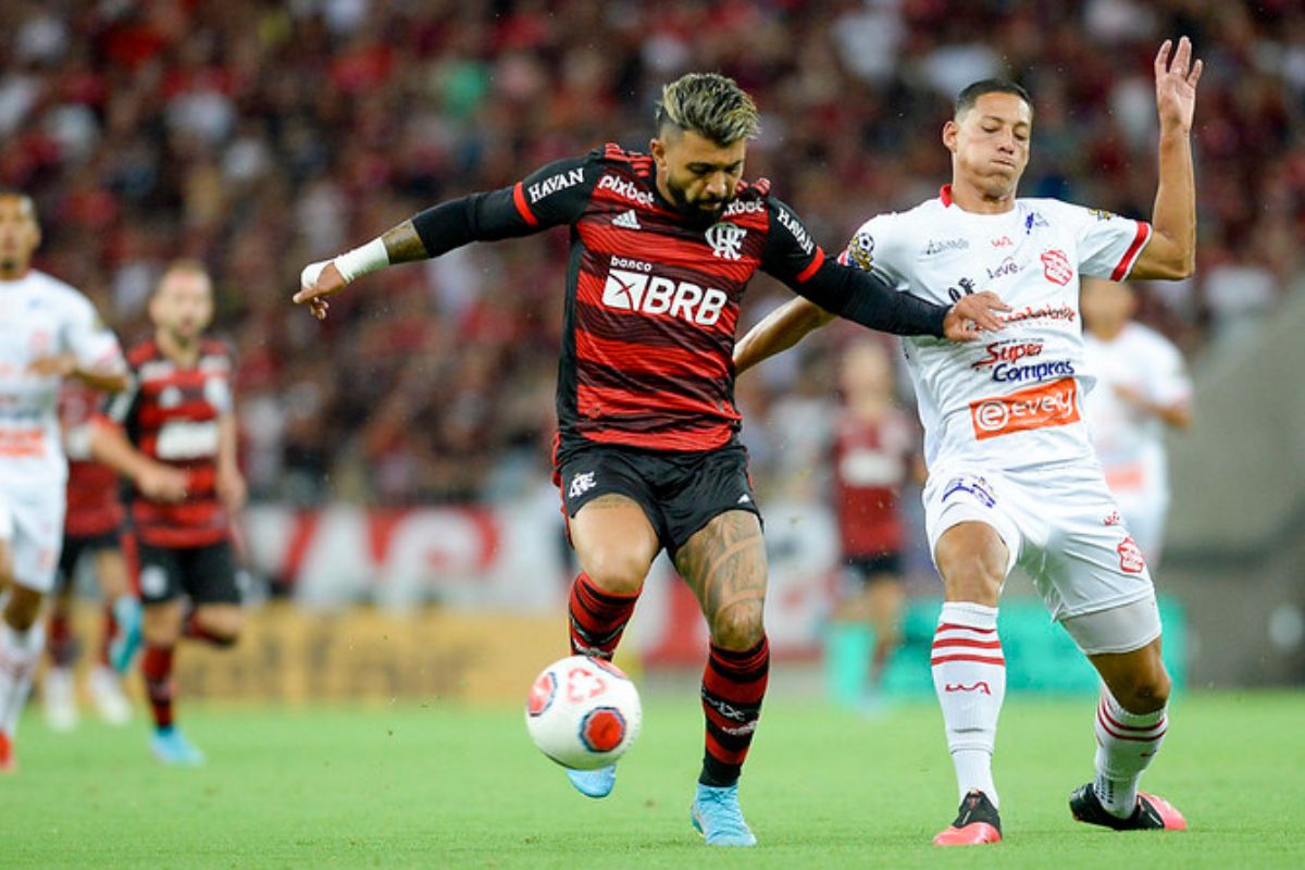 FLAMENGO PODE ALCANÇAR A LIDERANÇA DO CARIOCA CONTRA O BANGU E TABU DE 20 ANOS ESTÁ EM JOGO